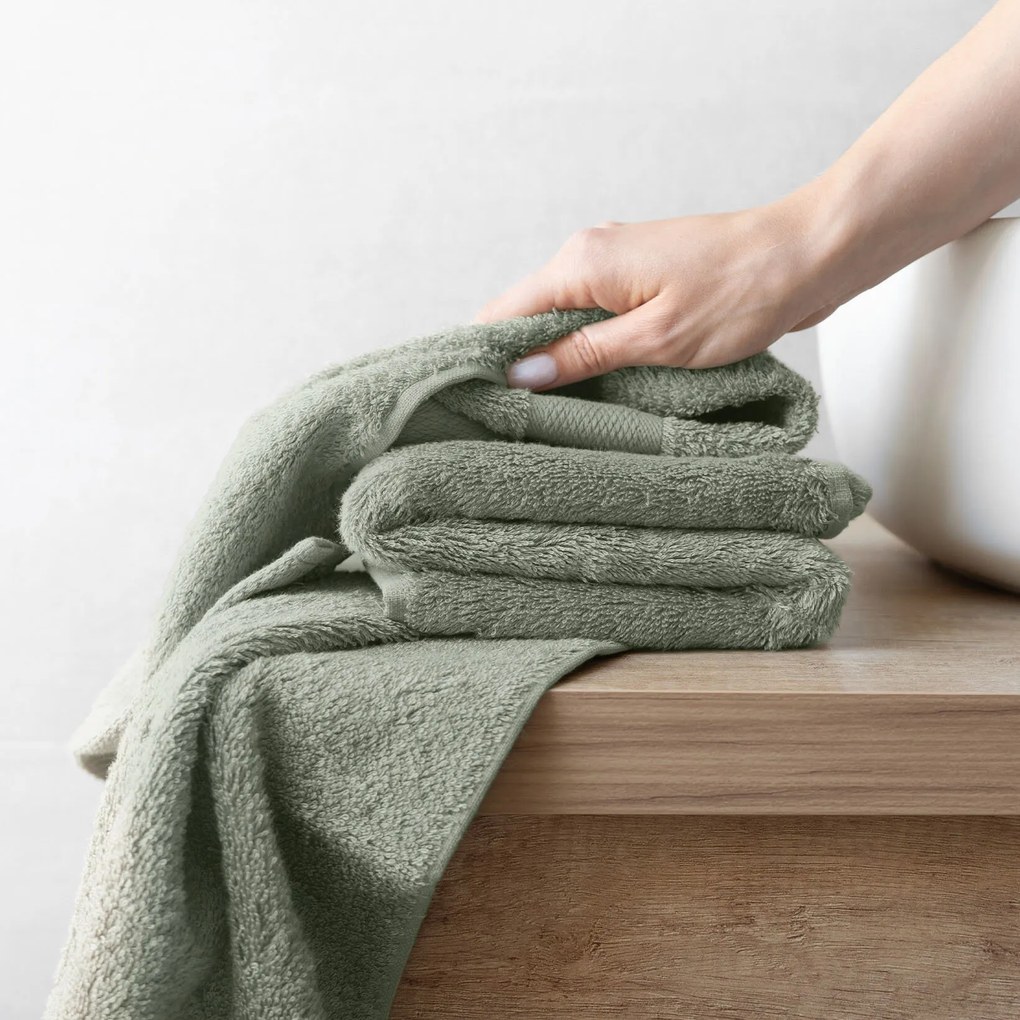 Goldea bambuszszálas törölköző és fürdőlepedő - zsálya színű 30 x 50 cm