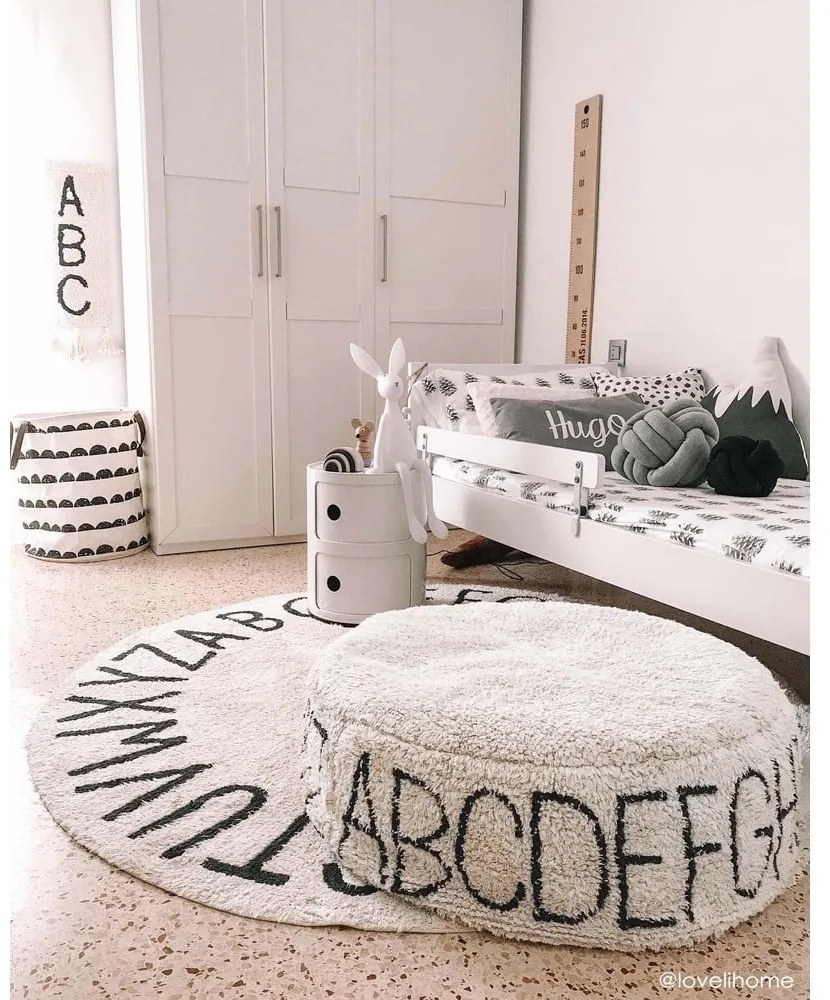 Krémszínű mosható kézi szövésű pamut gyerek szőnyeg ø150 cm ABC Natural Black – Lorena Canals