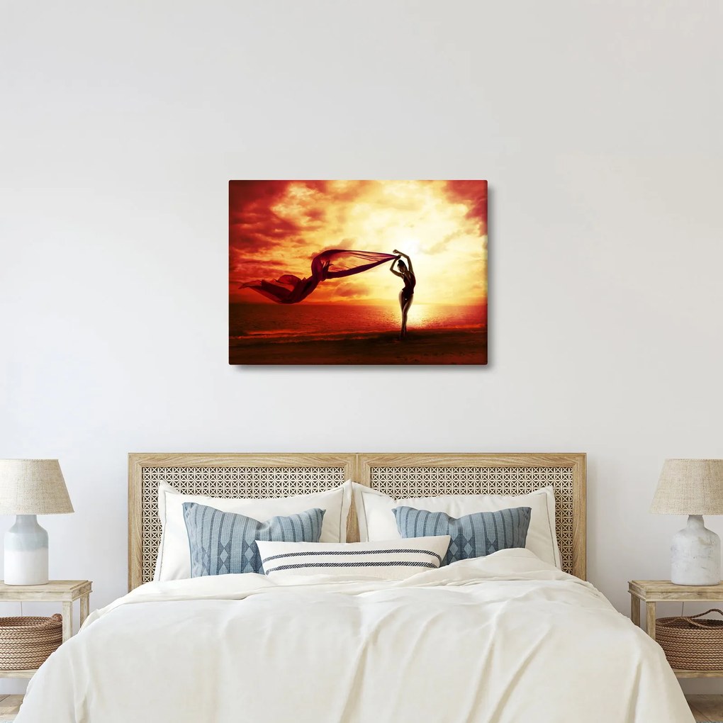 Kép - egy nő sziluettje a naplementében (70x50 cm)