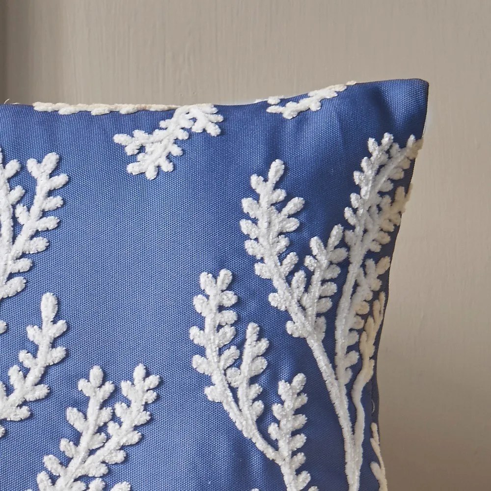 Díszpárna 30x50 cm Coral Leaf Embroidered – Catherine Lansfield
