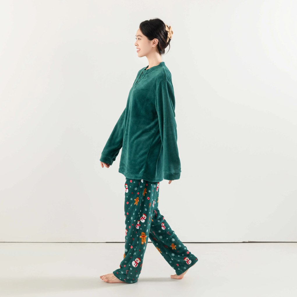 SNOWMAN AND GINGERBREAD zöld mikroplüss pizsama - különböző méretben Méret: L