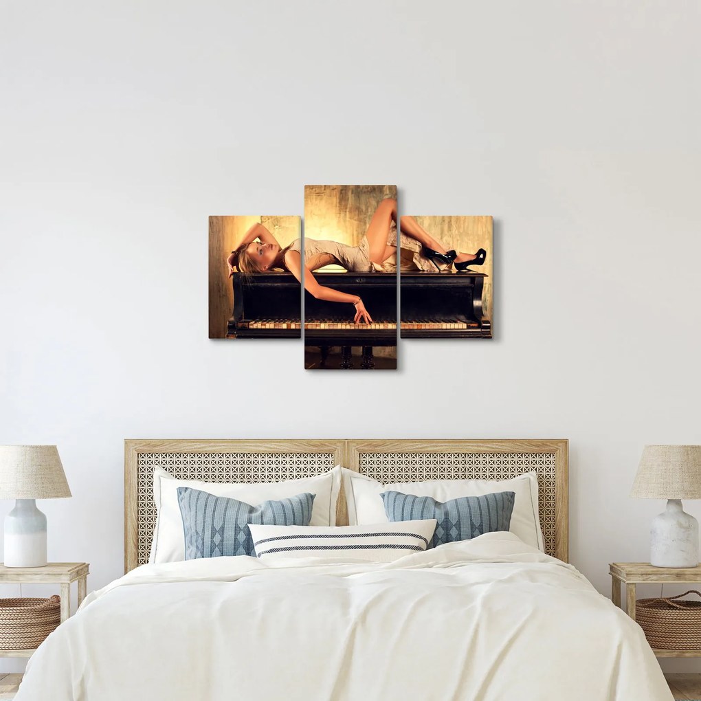 Kép - nő a zongoránál (90x60 cm)