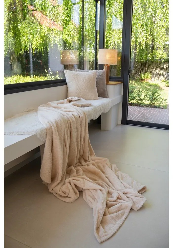 Elefántcsont színű mikroplüss takaró 150x200 cm Pippa – Tiseco Home Studio