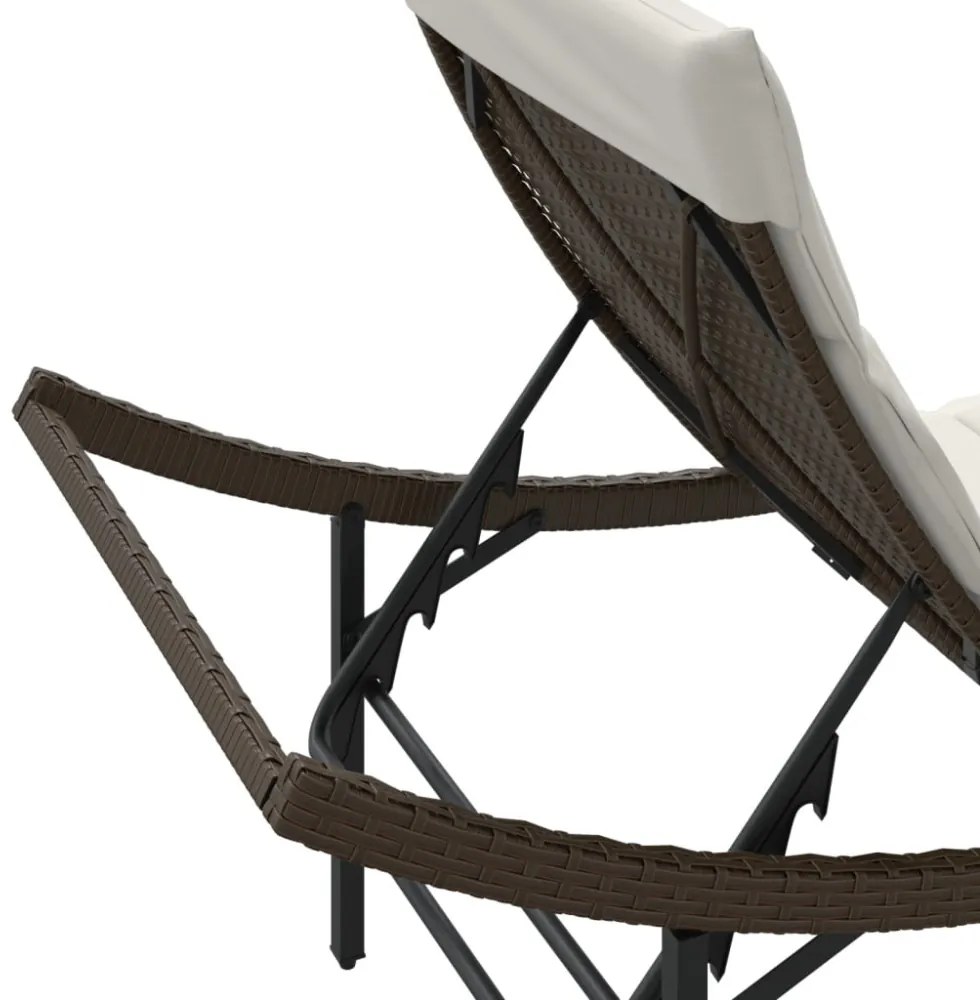2 db barna polyrattan napozóágy párnával
