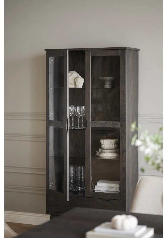 Barna tálalószekrény tölgyfa dekorral 82x185 cm Filippa – Rowico