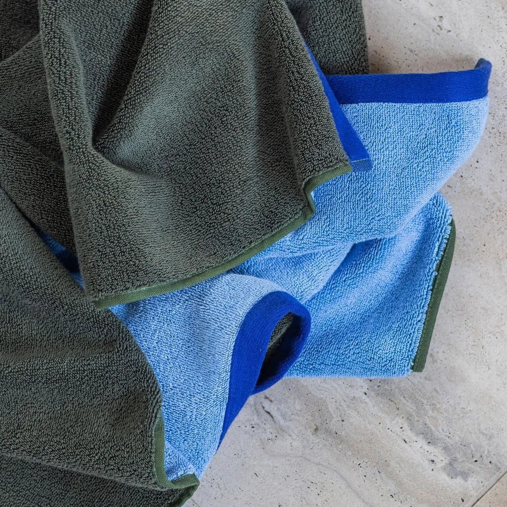 Sötétzöld-kék frottír bio pamut törölköző 50x90 cm Soft – Mette Ditmer Denmark