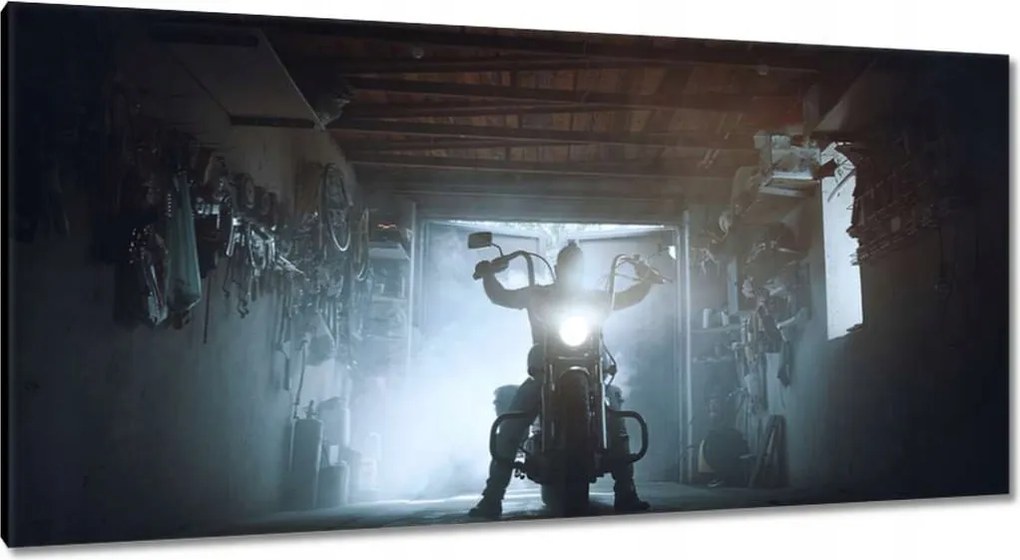 Képek 115x55 Egy motoros garázsában