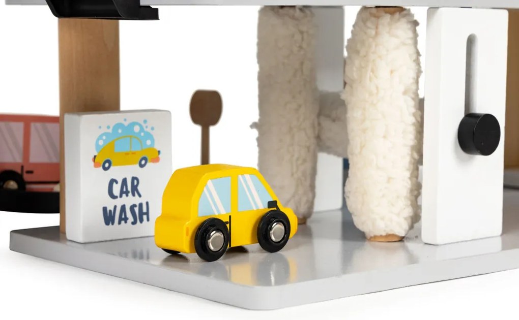 Nagy fa garázs lifttel autók helikopter autómosó