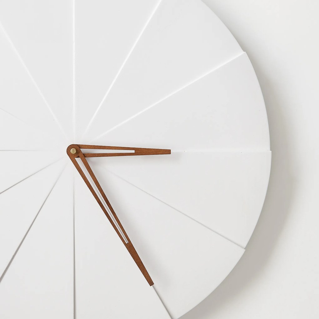 ODLITO Beton falióra Torta – fehér – 50 cm – barna mutatók