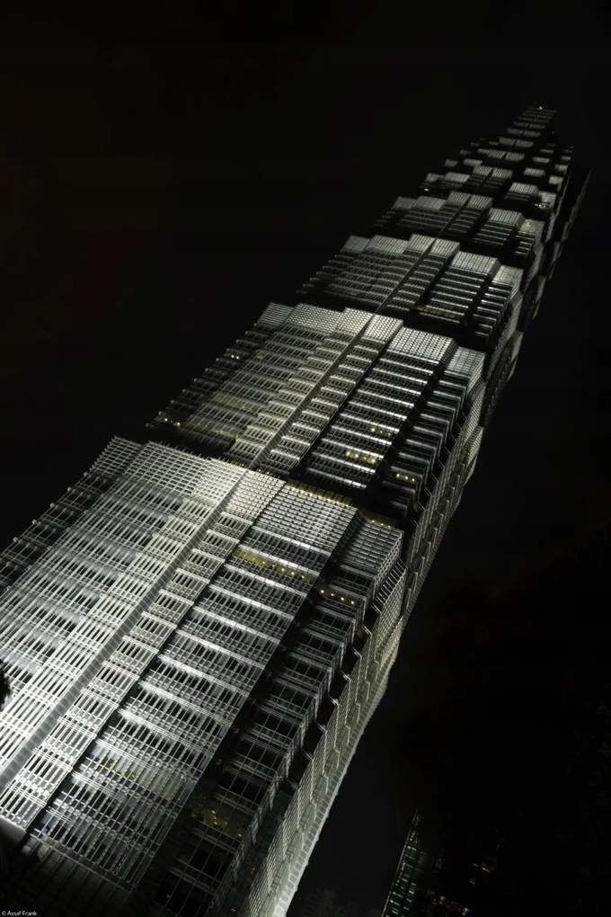 Poszter 30x45cm Jinmao torony éjszaka Sanghajban, Assaf Frank