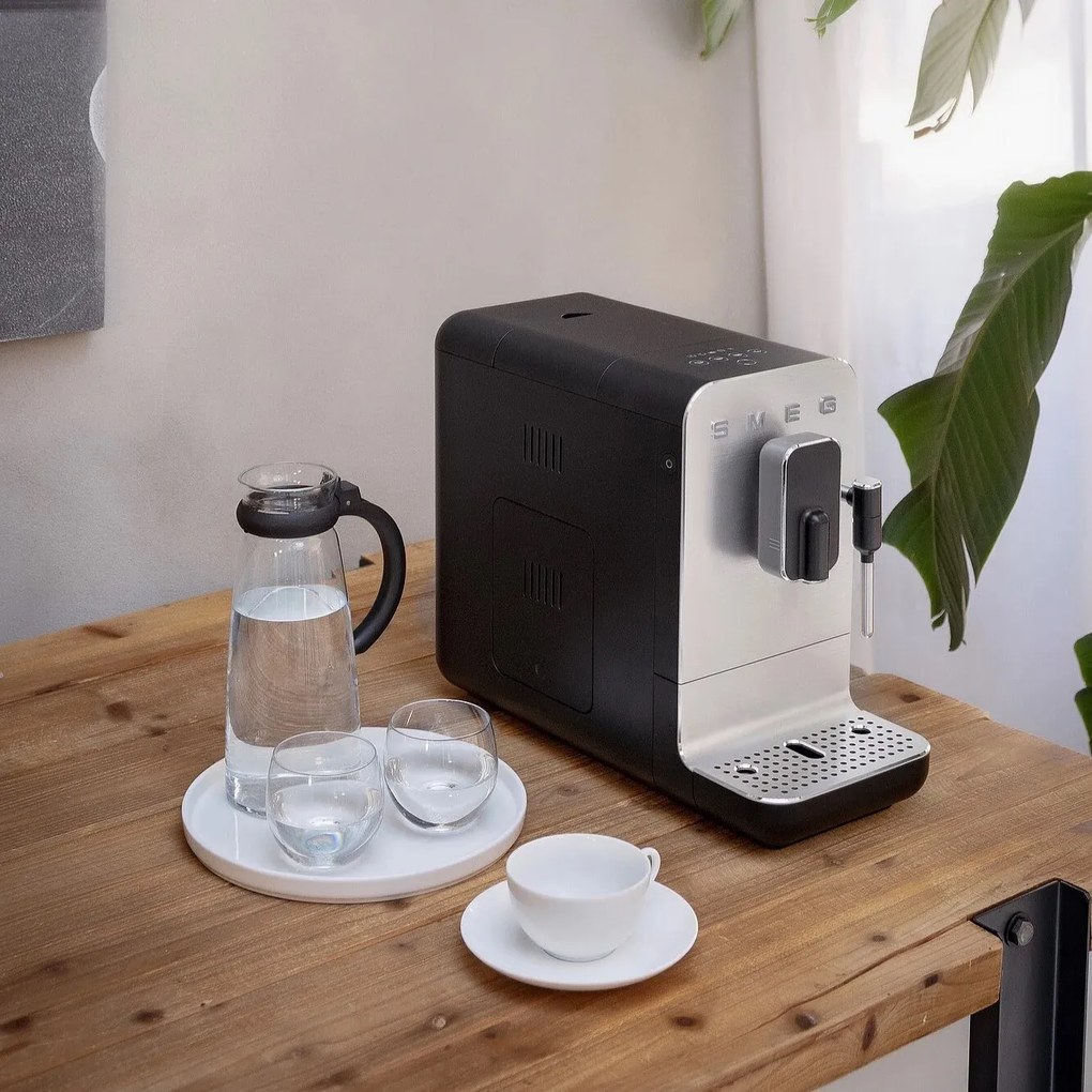 SMEG Automatický kávovar BCC12 na cappucino 19 barů / 1,4l, černá - Smeg