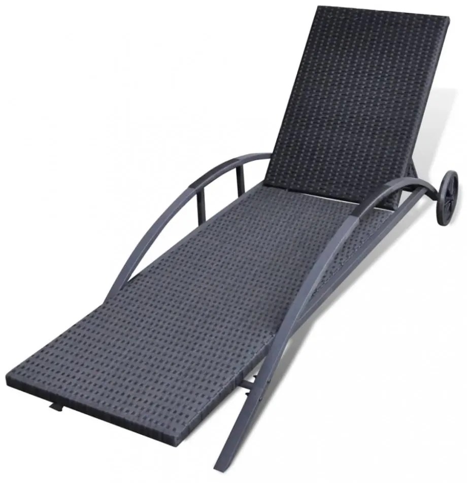 fekete polyrattan napozóágy párnával és kerekekkel