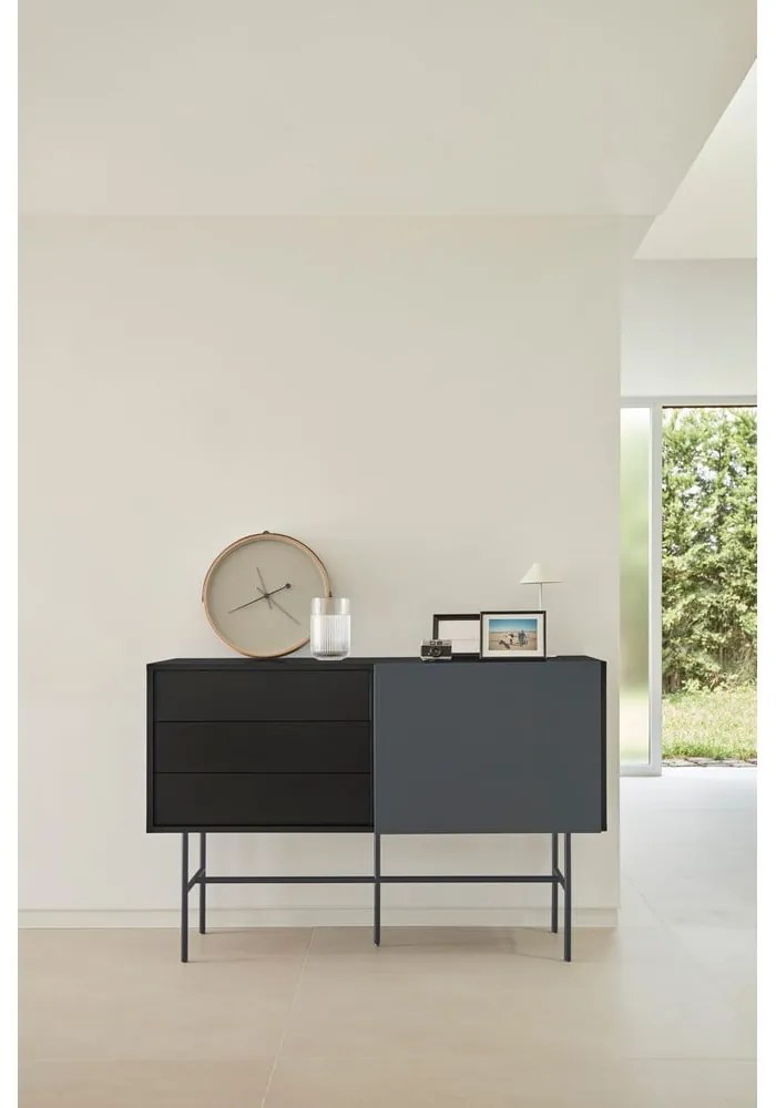 Fekete-antracitszürke alacsony komód tolóajtóval 140x91 cm Nube – Teulat
