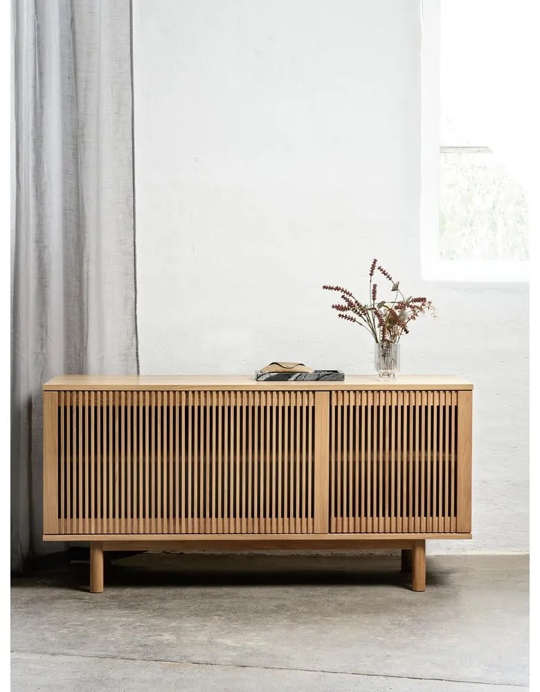 Natúr színű alacsony komód tölgyfa dekorral 143x70 cm Tiber – Unique Furniture