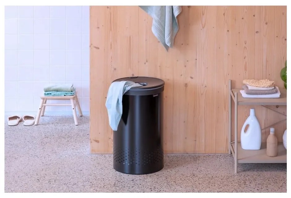 Matt fekete fém szennyeskosár 60 l – Brabantia