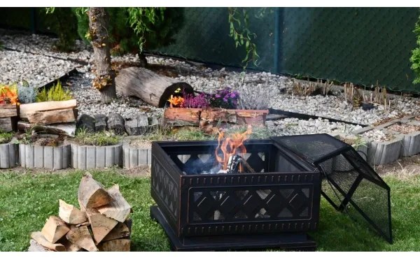 Hordozható fa tűzrakóhely rostéllyal fekete/patina