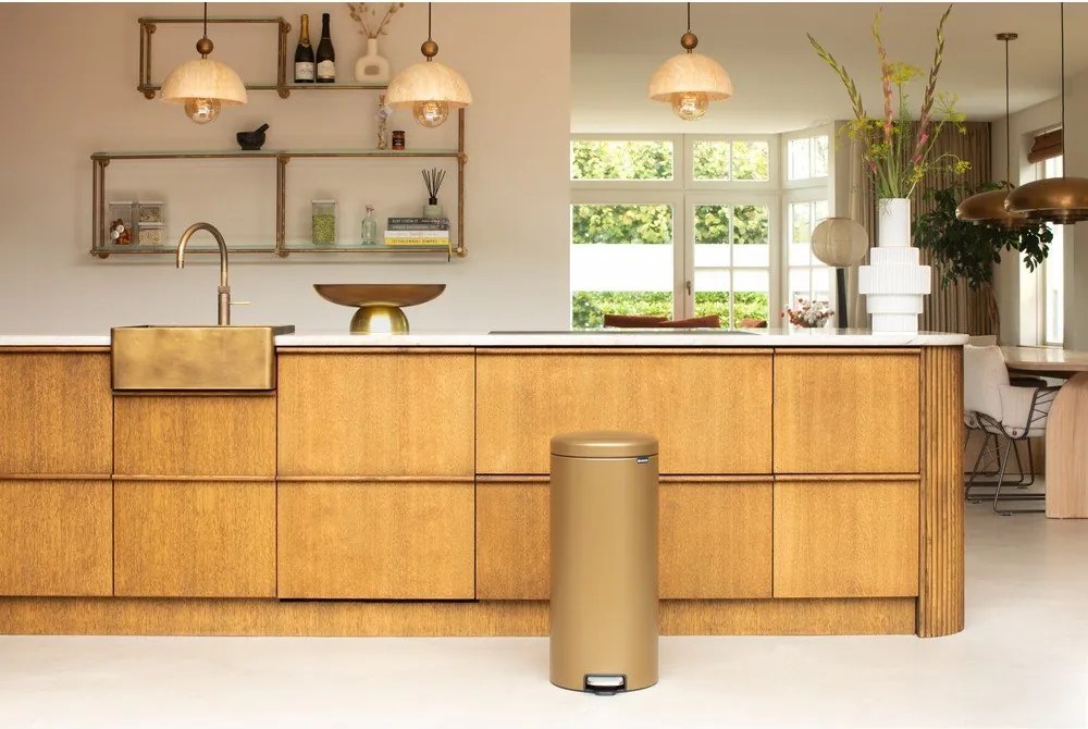 Sárgaréz színű acél pedálos szemetes 30 l NewIcon – Brabantia