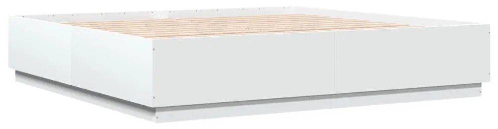 fehér szerelt fa ágykeret LED-del 200 x 200 cm