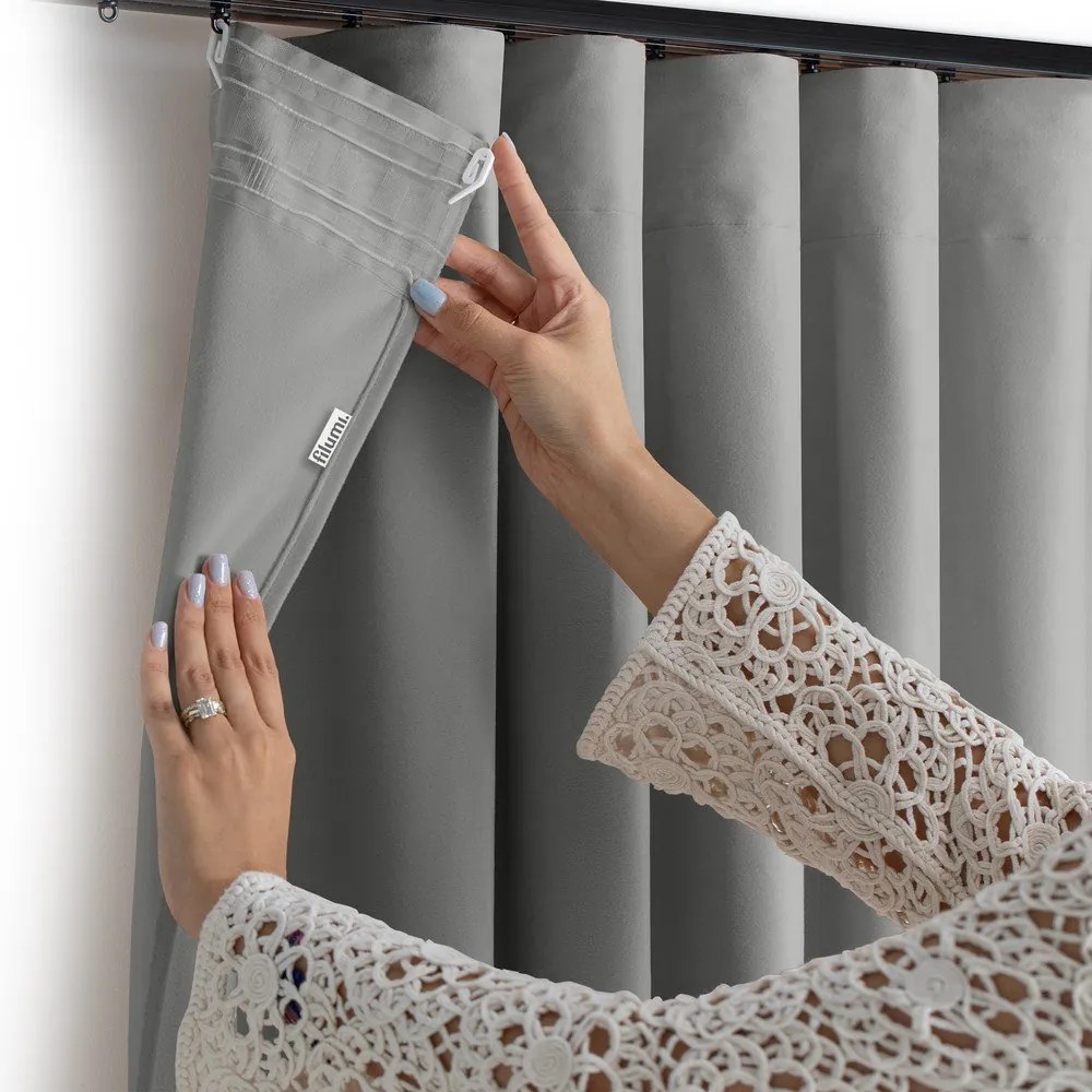 Szürke bársony dimout (részleges sötétítő) függöny 140x300 cm Velto – Filumi