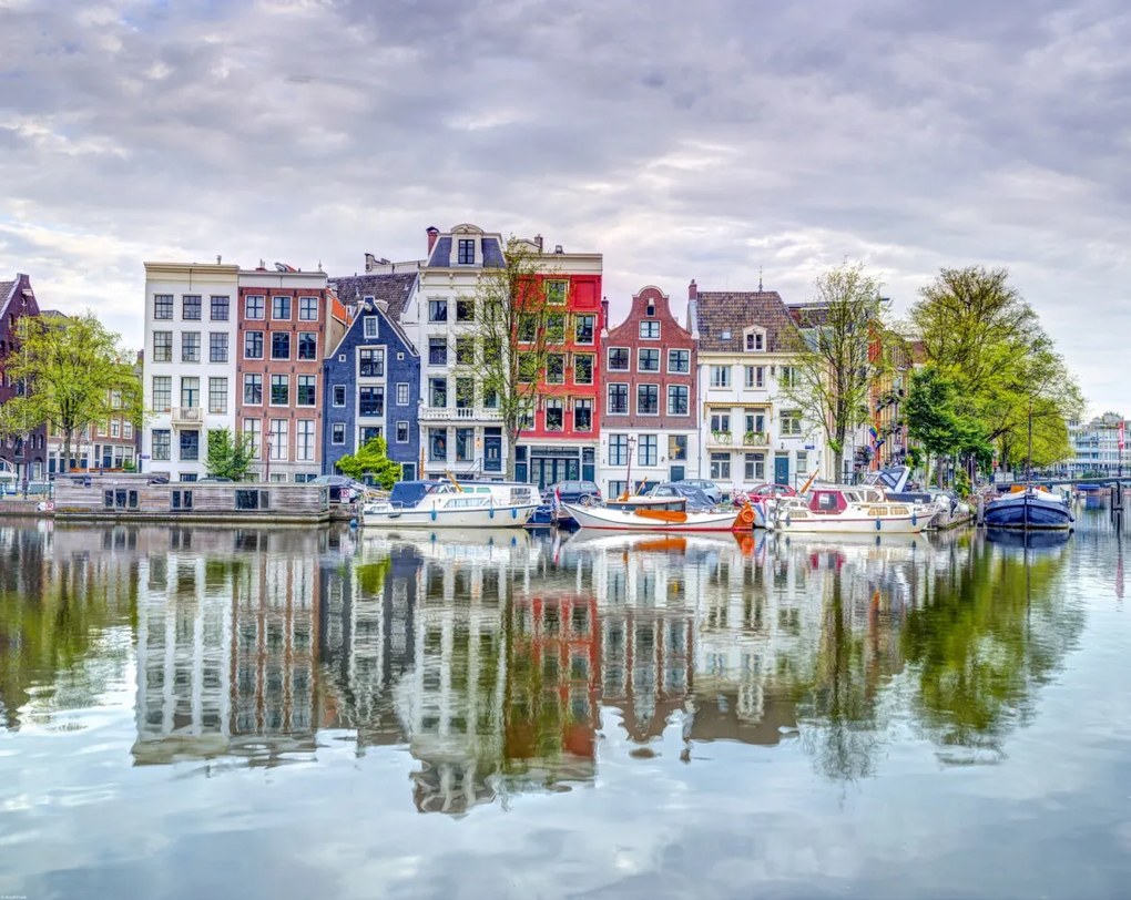 Poszter 76x60,5cm Amszterdami bérházak a csatorna partján, Assaf Frank