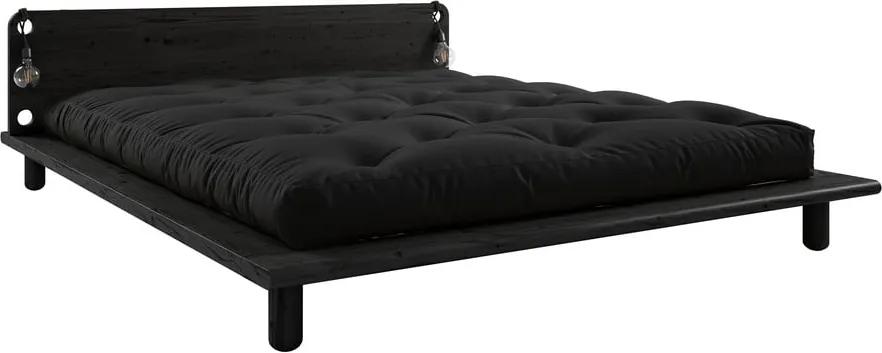 Peek fekete kétszemélyes tömörfa ágy, ágytámlával, lámpával és fekete Comfort matraccal, 140 x 200 cm - Karup Design