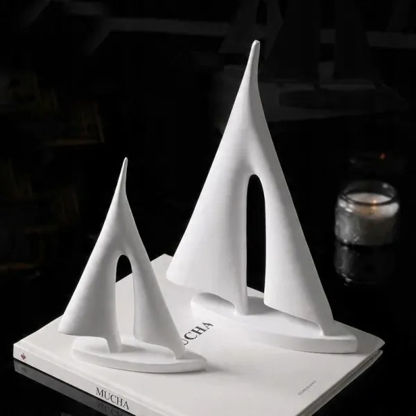 28 cm-es asztali dekoráció, gyanta, fehér