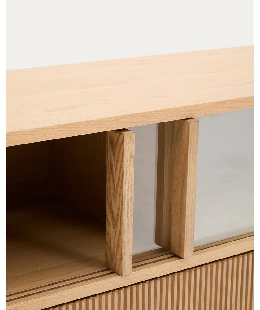 Natúr színű TV-állvány tölgyfa dekorral 200x54x40 cm Helvine – Kave Home