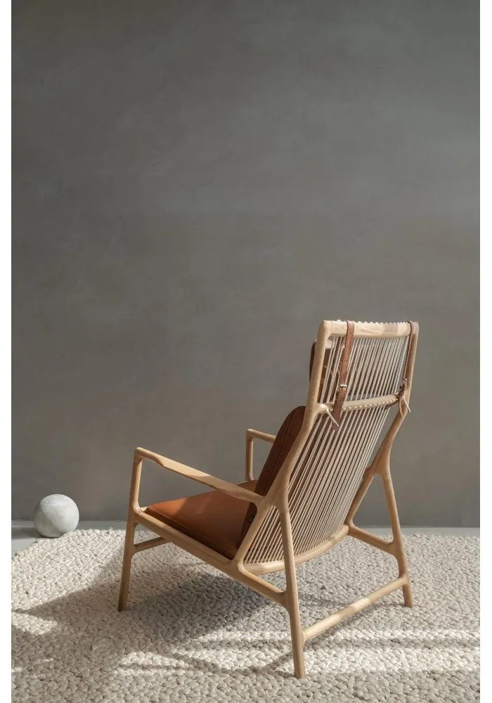 Dedo fotel tömör tölgyfa lábakkal, konyakbarna bivalybőr ülőpárnával - Gazzda