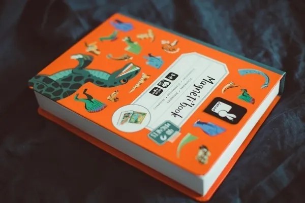 Janod - Interaktív mágneses készlet MAGNETIBOOK dinoszauruszokkal