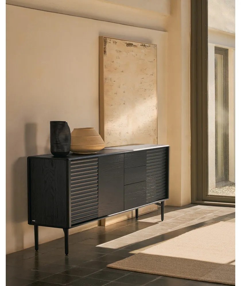 Fekete komód tölgyfa dekorral 200x86x45 cm Lenon – Kave Home
