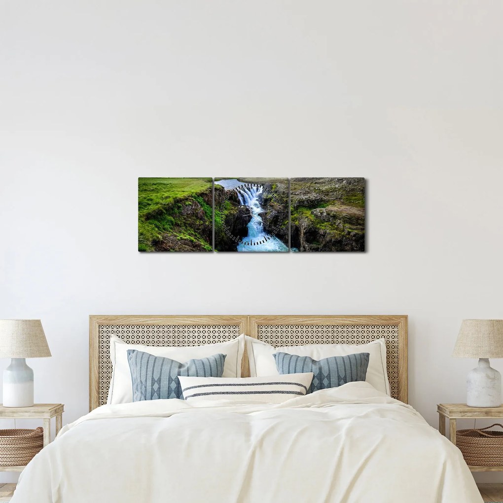 Egy kép a vízesésről a sziklák között (órával) (90x30 cm)