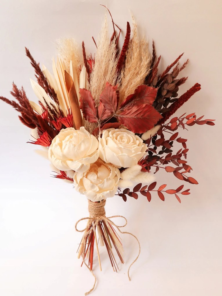 Menyasszonyi csokor szárított virágokból és füvekből