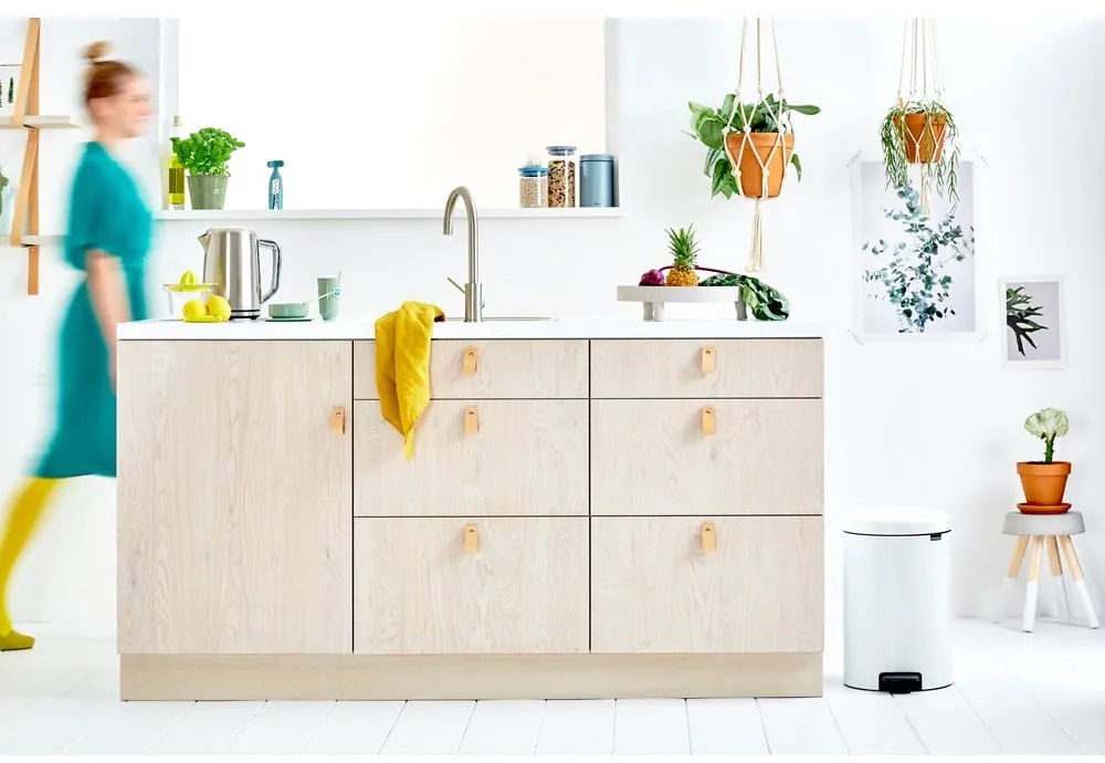Fehér acél pedálos szemetes 20 l NewIcon – Brabantia