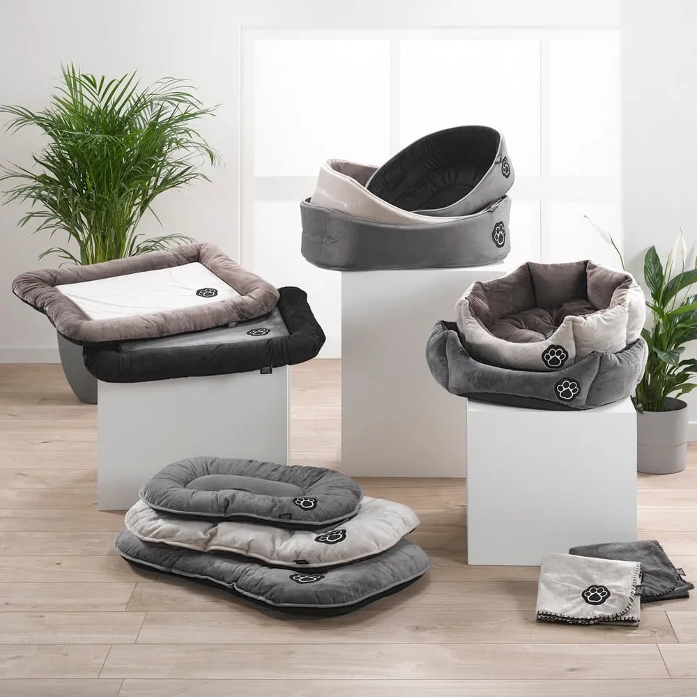 Szürke velúr fekhely kutyáknak 107x62 cm Flakes – Love Story