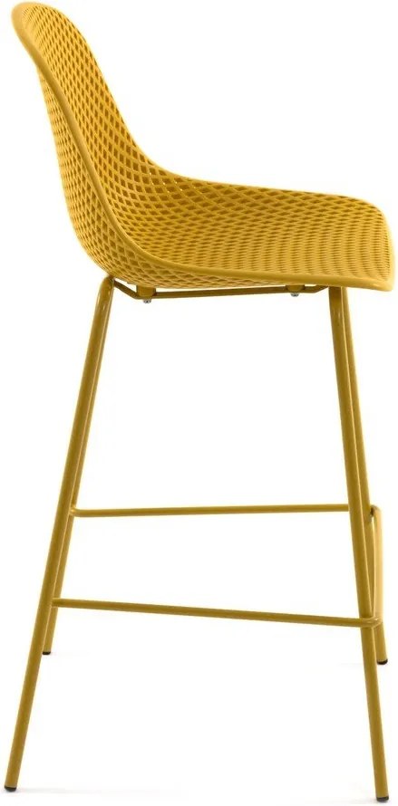 Okkersárga fém-műanyag kerti bárszék Quinby – Kave Home
