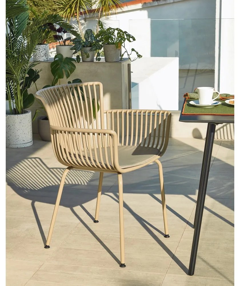 Bézs fém-műanyag kerti szék Surpika – Kave Home