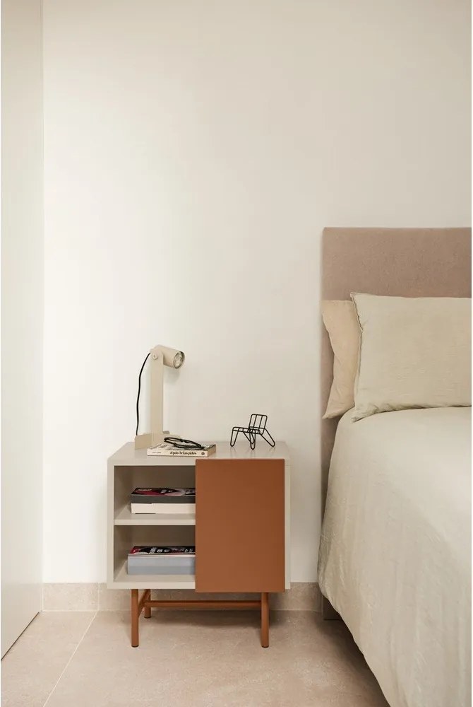 Téglavörös-bézs matt éjjeliszekrény Nube – Teulat