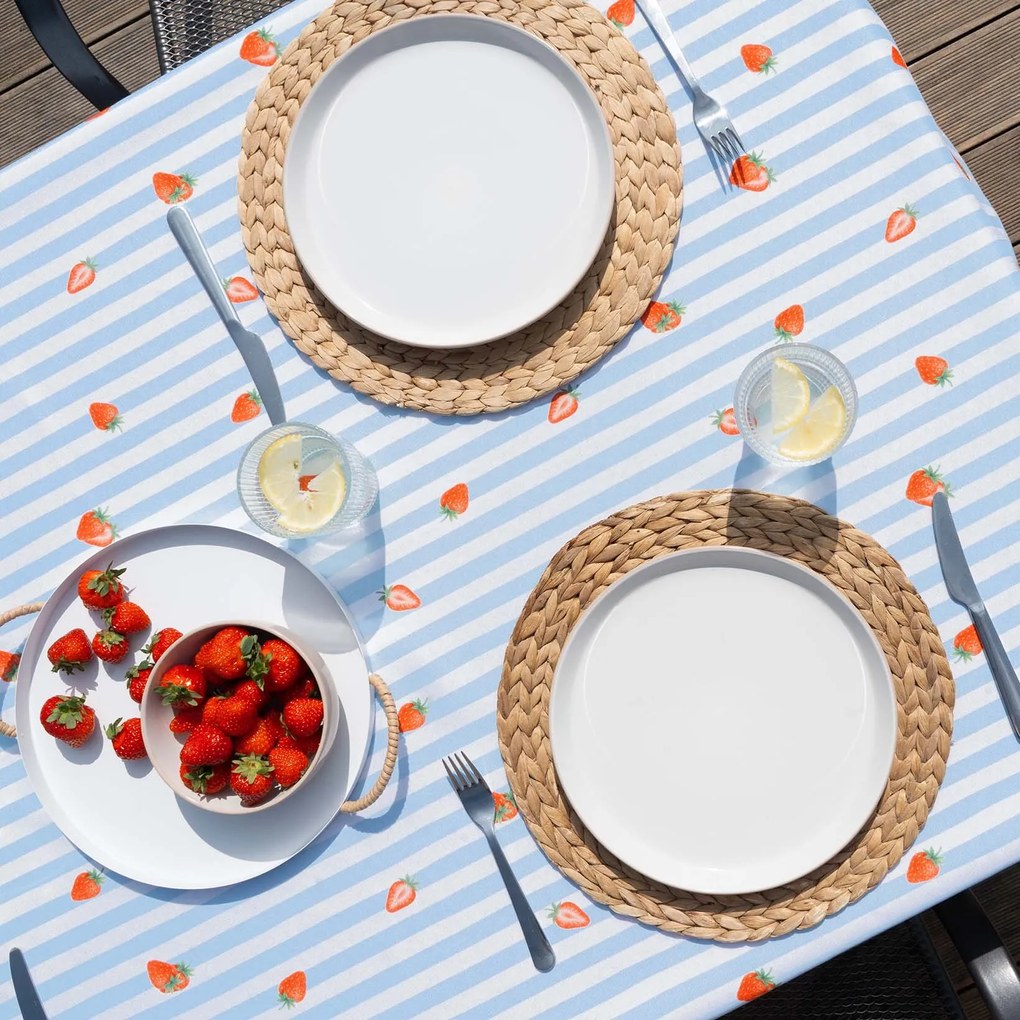 Goldea teflonos asztalterítő - eprek kék csíkos alapon 140 x 220 cm