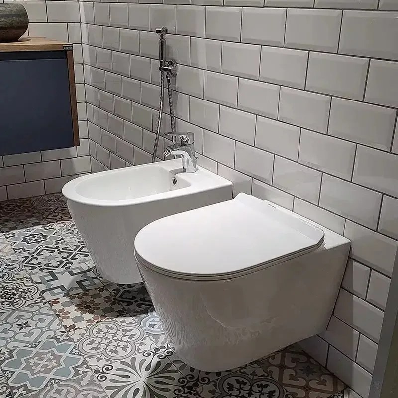 Stuxi Pearl White perem nélküli mély öblítésű íves fali WC, rejtett szerelésű, lecsapódásgátlós wc ülőkével