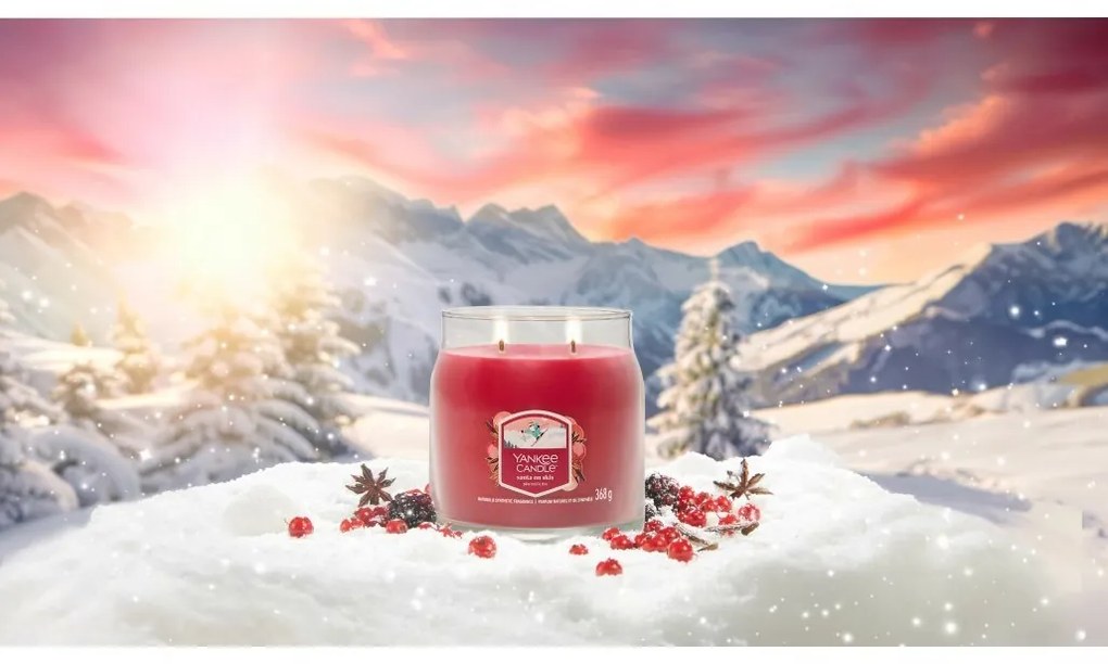 Yankee Candle Signature illatgyertya üvegben, közepes méretű, Santa On Skis, 368 g, S