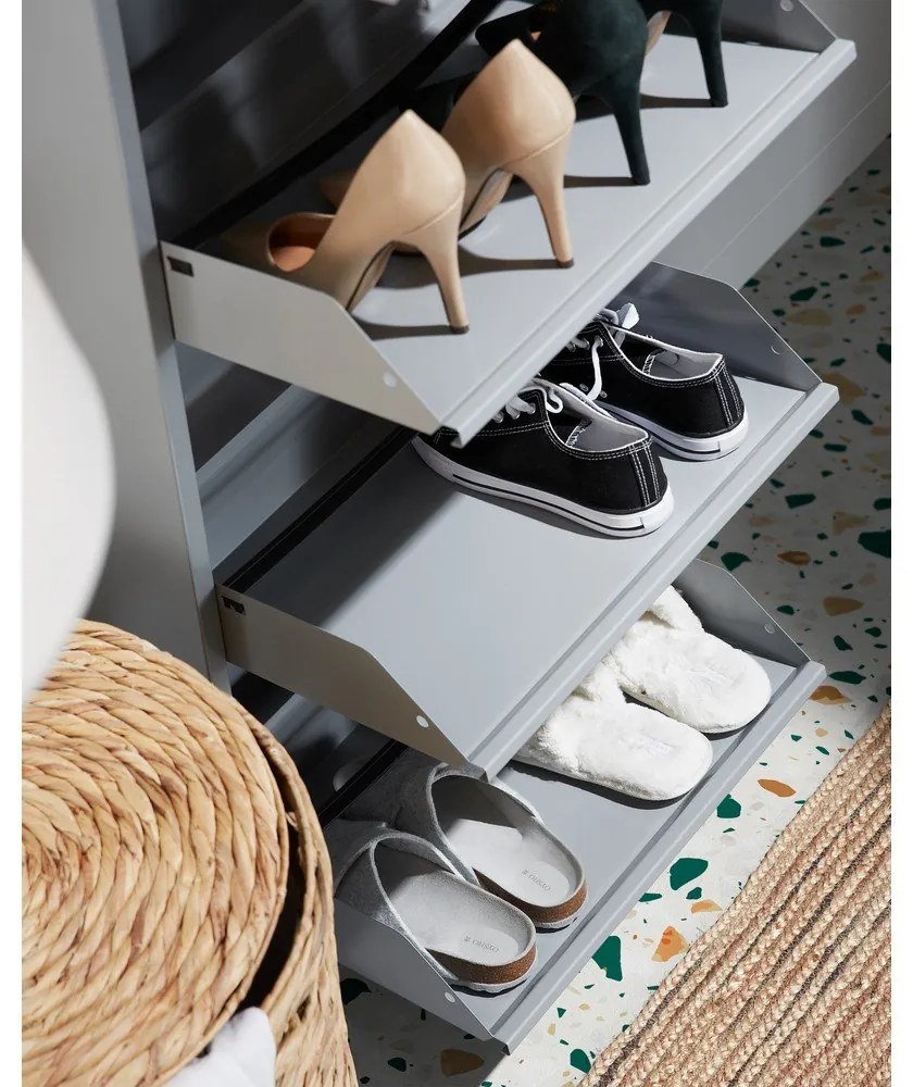 Szürke fém billenő ajtós cipőtartó 50x169x15 cm Ode – Kave Home