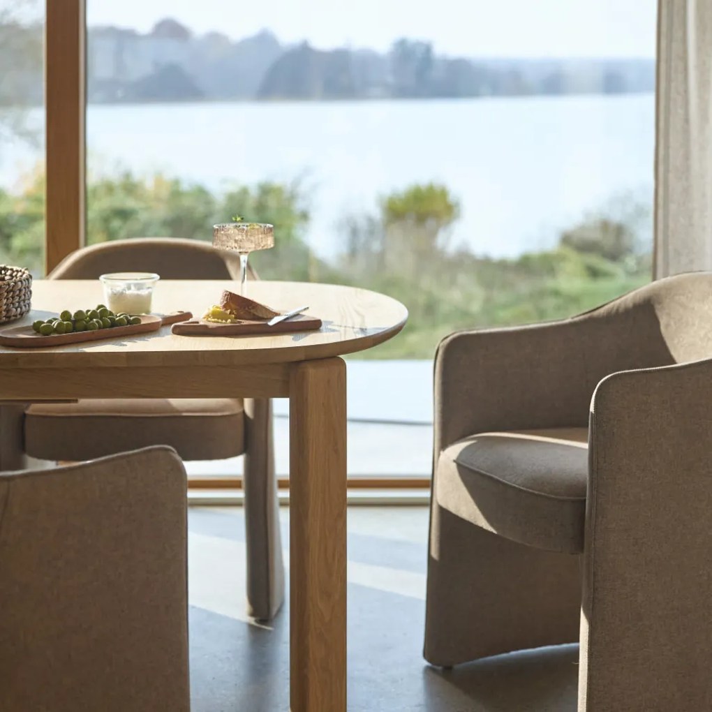 Ovalis bővíthető étkezőasztal