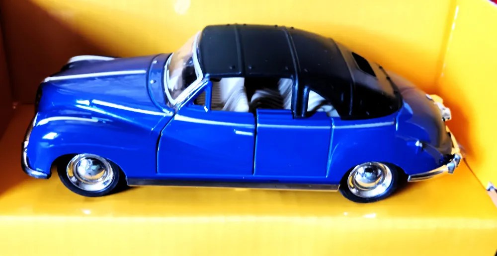 1:32 BMW 502 Baur Cabriolet Autó Makett Scale Modell