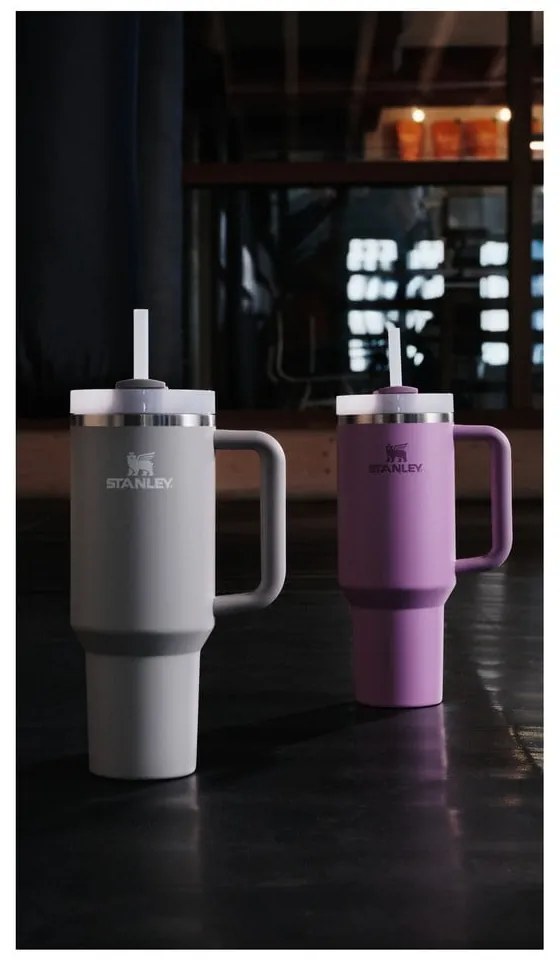 Világosszürke rozsdamentes acél termosz szívószállal 1,18 l Quencher H2.0 FlowState Tumbler Ash – Stanley