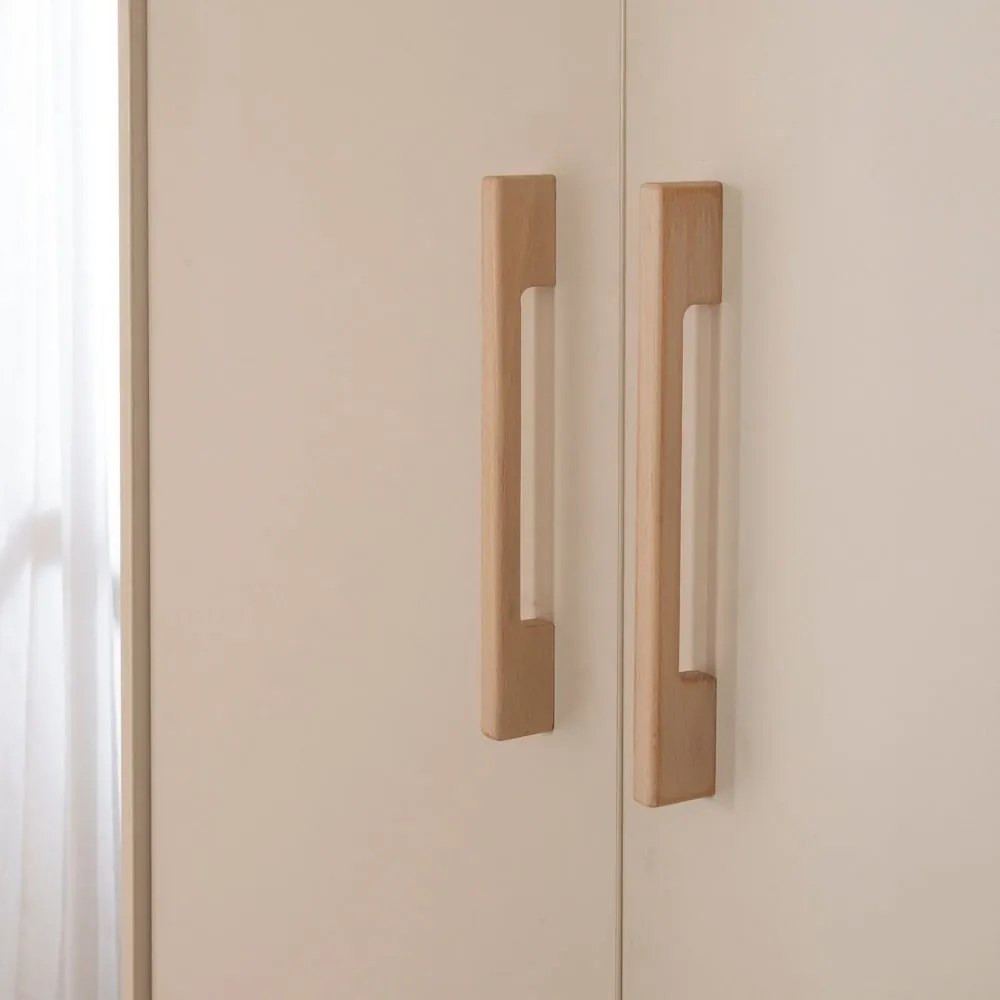 Krémszínű-natúr színű gyerek ruhásszekrény tölgyfa dekorral 138x200x55 cm Jil – Roba