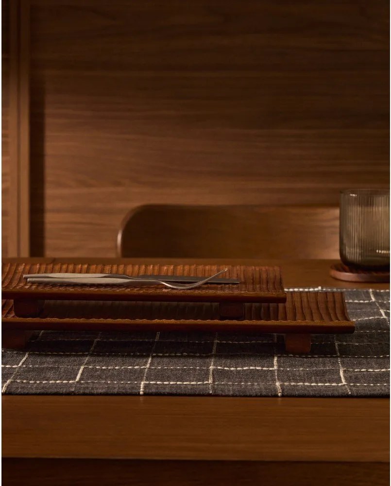 Fa szervírozó tálca 15x38 cm Rommu – Kave Home