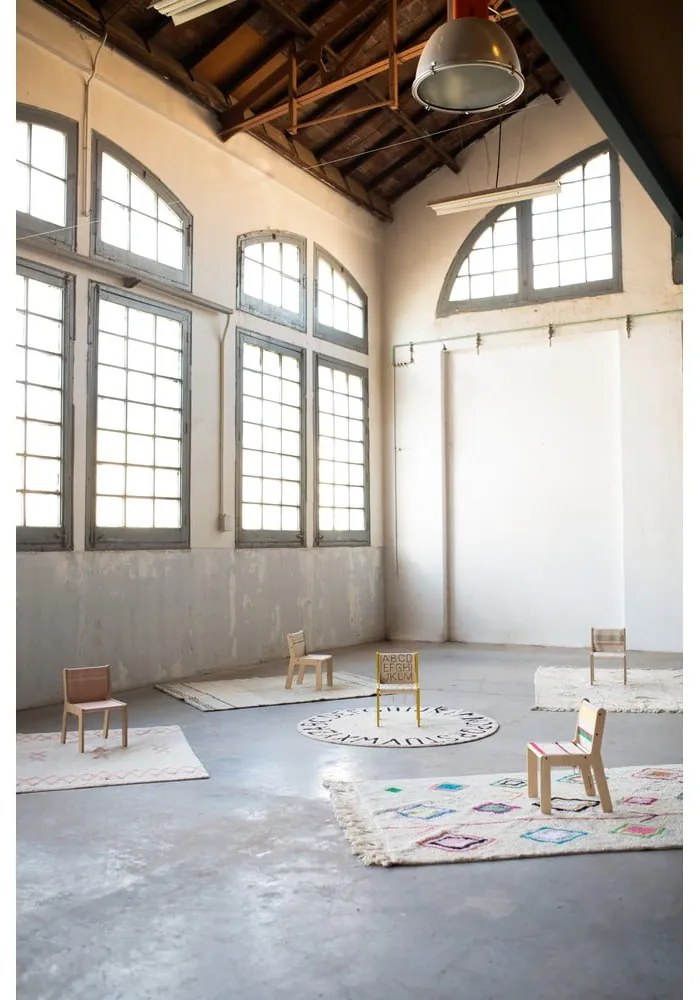 Natúr színű gyerek szék Kaarol – Lorena Canals