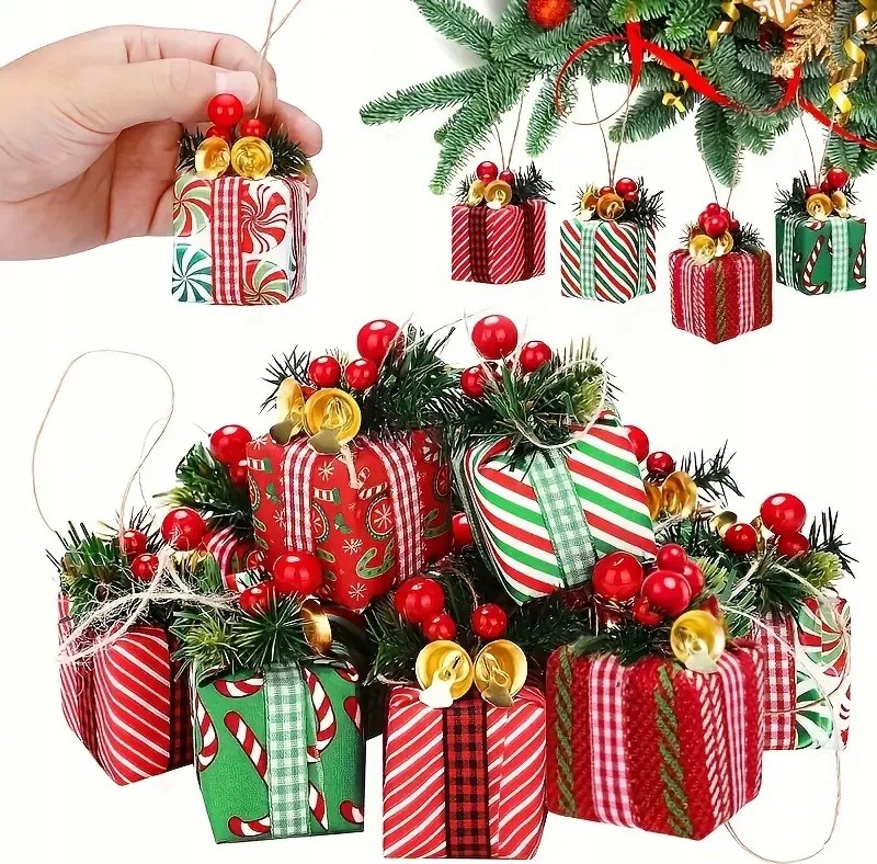 Karácsonyfa medálok díszek Ajándékok ágak csengettyűk aranyos szett 12db-os