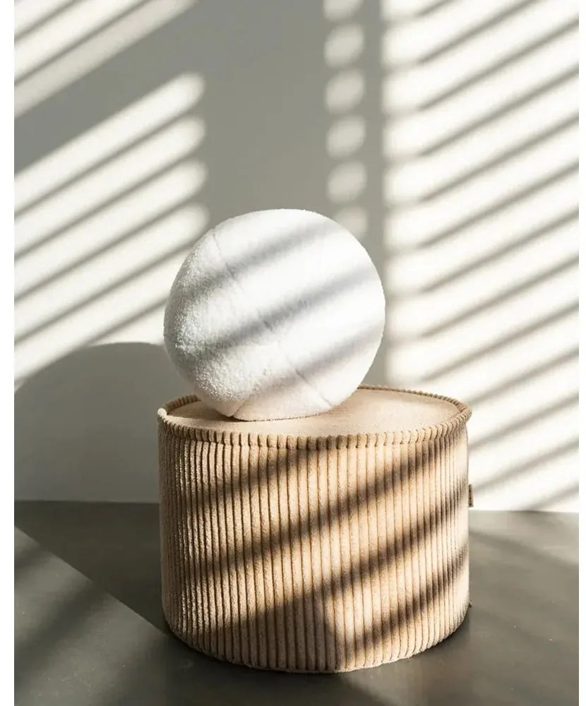 Krémszínű buklé párna gyerek kanapéhoz Ball – Wigiwama