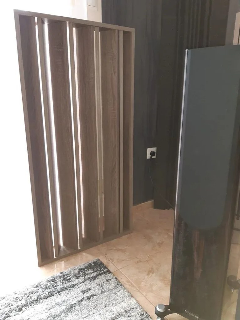 Oszlopos Diffúzor – Rezonátor - fekete , 1db 120x60x10cm Csomagolva, szállítással.
